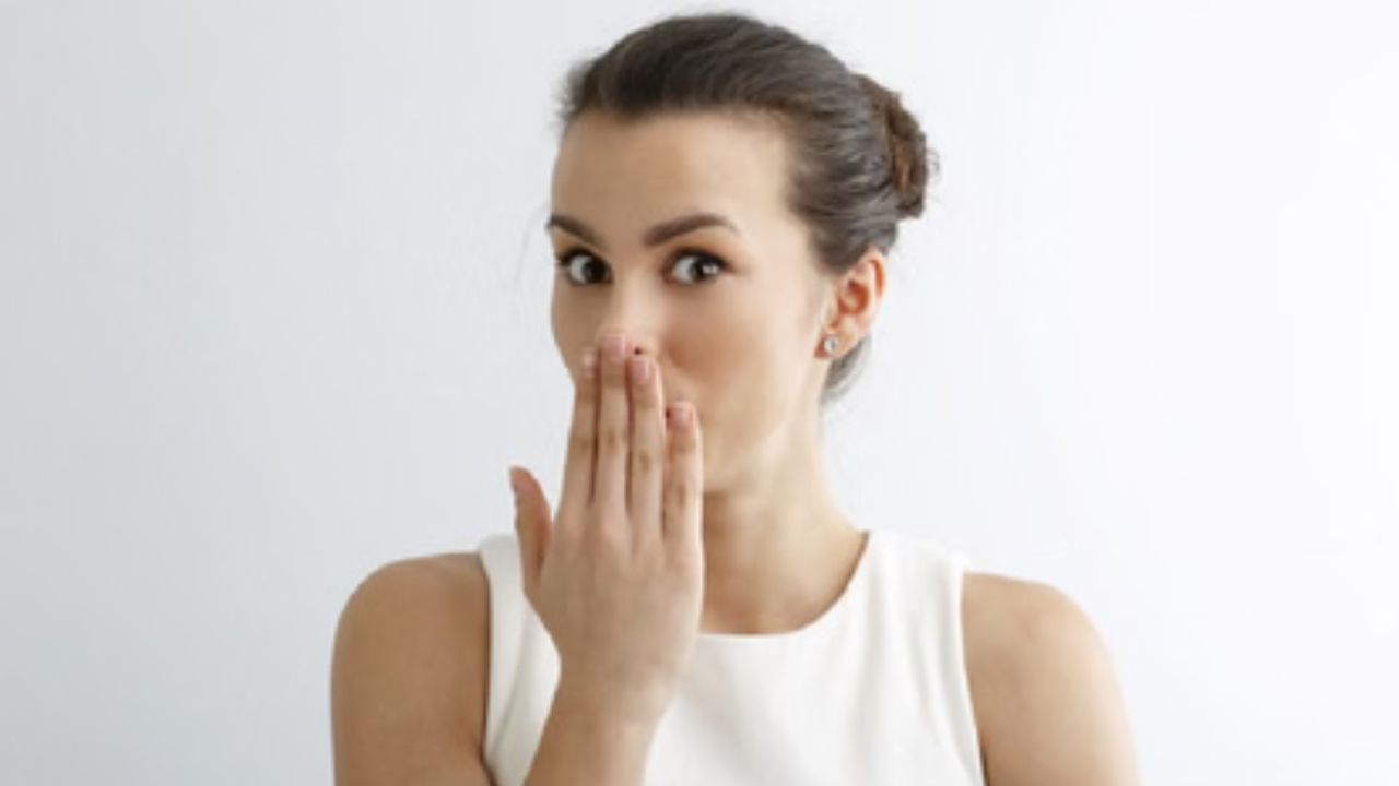 सुबह उठते ही आती है खट्टी डकार? इसे न समझें मामूली एसिडिटी, हो सकती हैं ये गंभीर बीमारियां