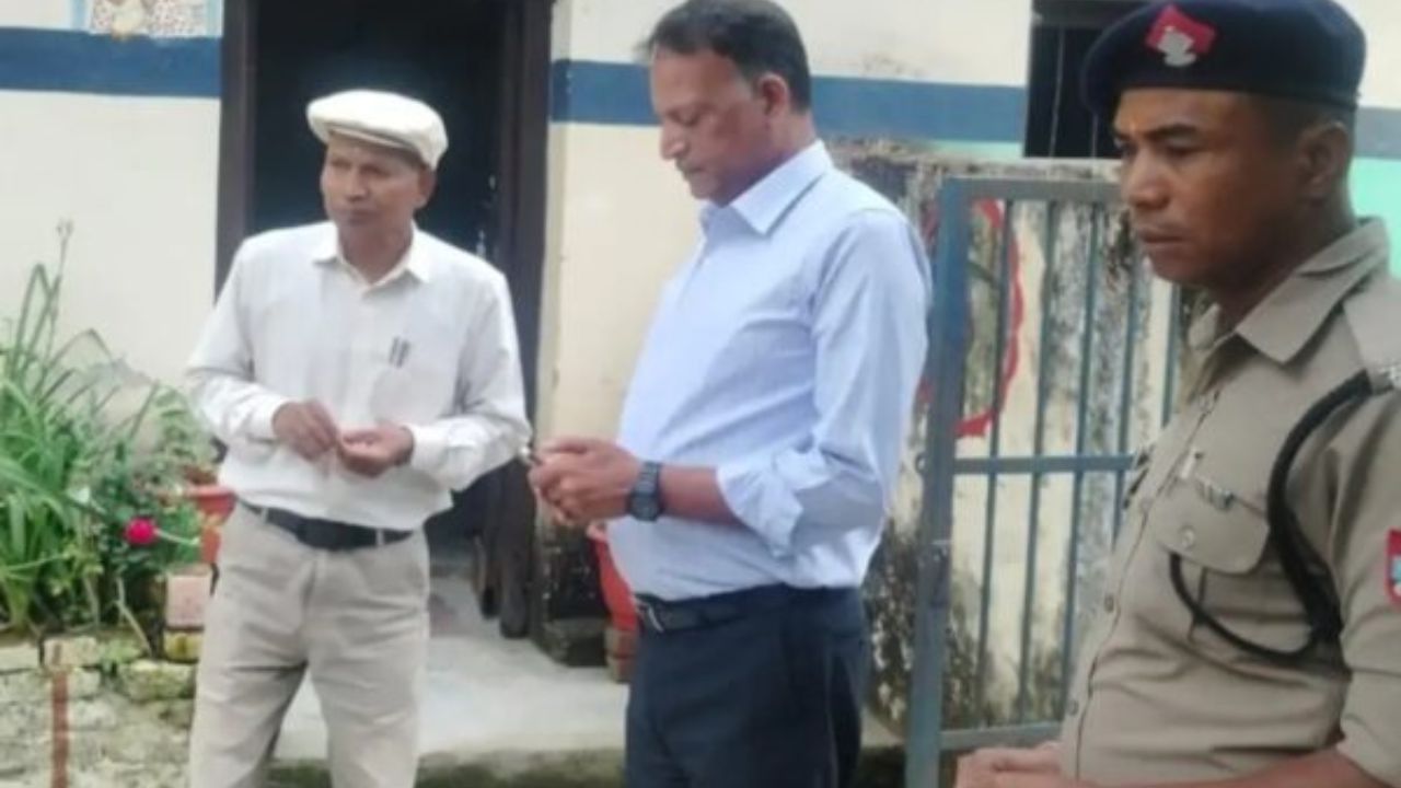 पहाड़ की चुनौतियों के बीच बच्चों की पढ़ाई ठप, शिक्षा विभाग की सच्चाई उजागर