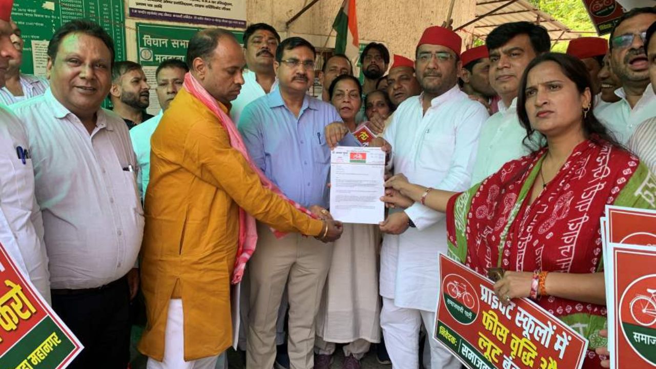 नोएडा में समाजवादी पार्टी का हल्ला बोल! सिटी मजिस्ट्रेट को सौंपा 9 सूत्रीय ज्ञापन, जानें क्या हैं मांगें?