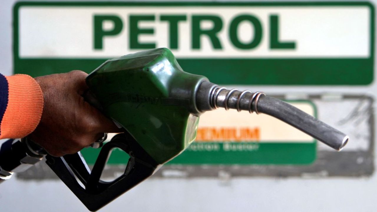 Petrol Diesel Price: कच्चा तेल टूटा, लेकिन जनता पर बोझ बरकरार; जानिए आपके शहर में पेट्रोल-डीजल के नए भाव