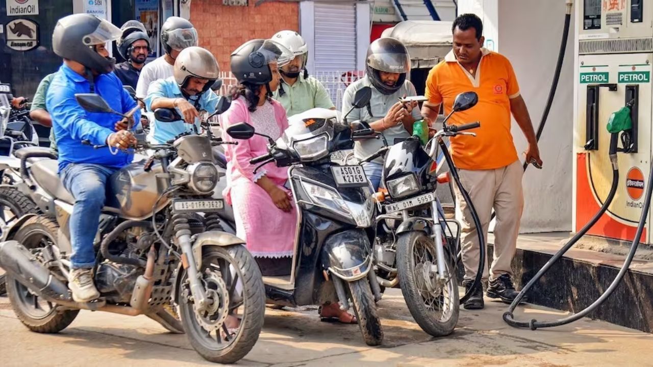 पेट्रोल-डीजल के नए दाम जारी: दिल्ली-बेंगलुरु में शांति, चेन्नई में गिरे दाम, जानिए नोएडा-तिरुवनंतपुरम के ताजे रेट