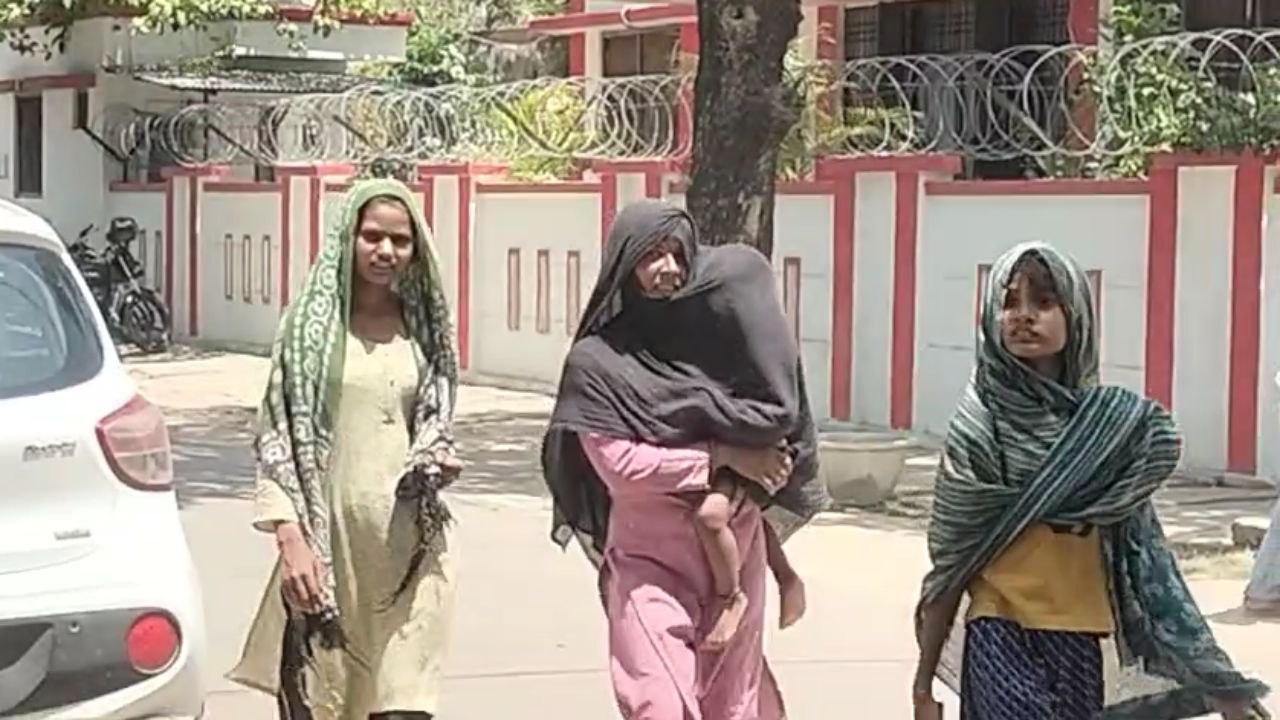 Video: रायबरेली में 45 डिग्री पहुंचा पारा, रातें भी हुईं गर्म, भीषण लू के बीच स्कूल जाने को मजबूर मासूम