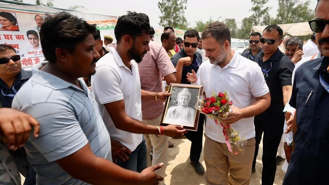 रायबरेली पहुंचे राहुल गांधी, हनुमान मंदिर में की पूजा, बछरावां में बारात घर का दिया तोहफा