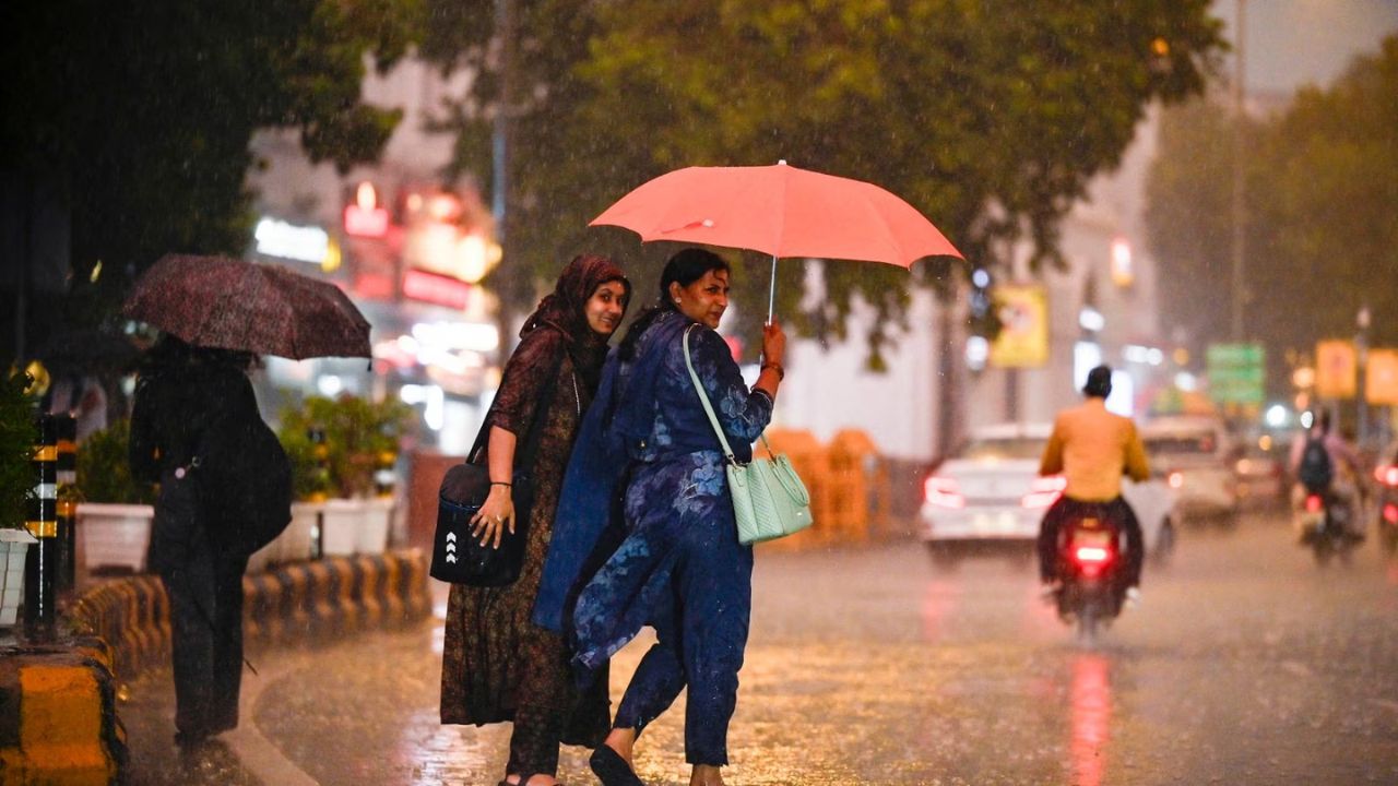 सिर्फ शेयर या सोना नहीं, अब बारिश पर भी लगा सकेंगे पैसा; जानें कैसे होगा लाभ और नुकसान?