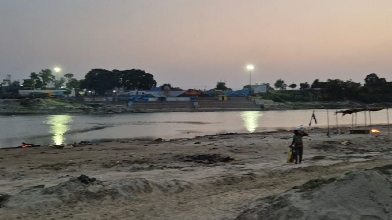 गोरखपुर के राजघाट पर मौत के बाद भी लापरवाही, न बैरिकेडिंग न चेतावनी बोर्ड