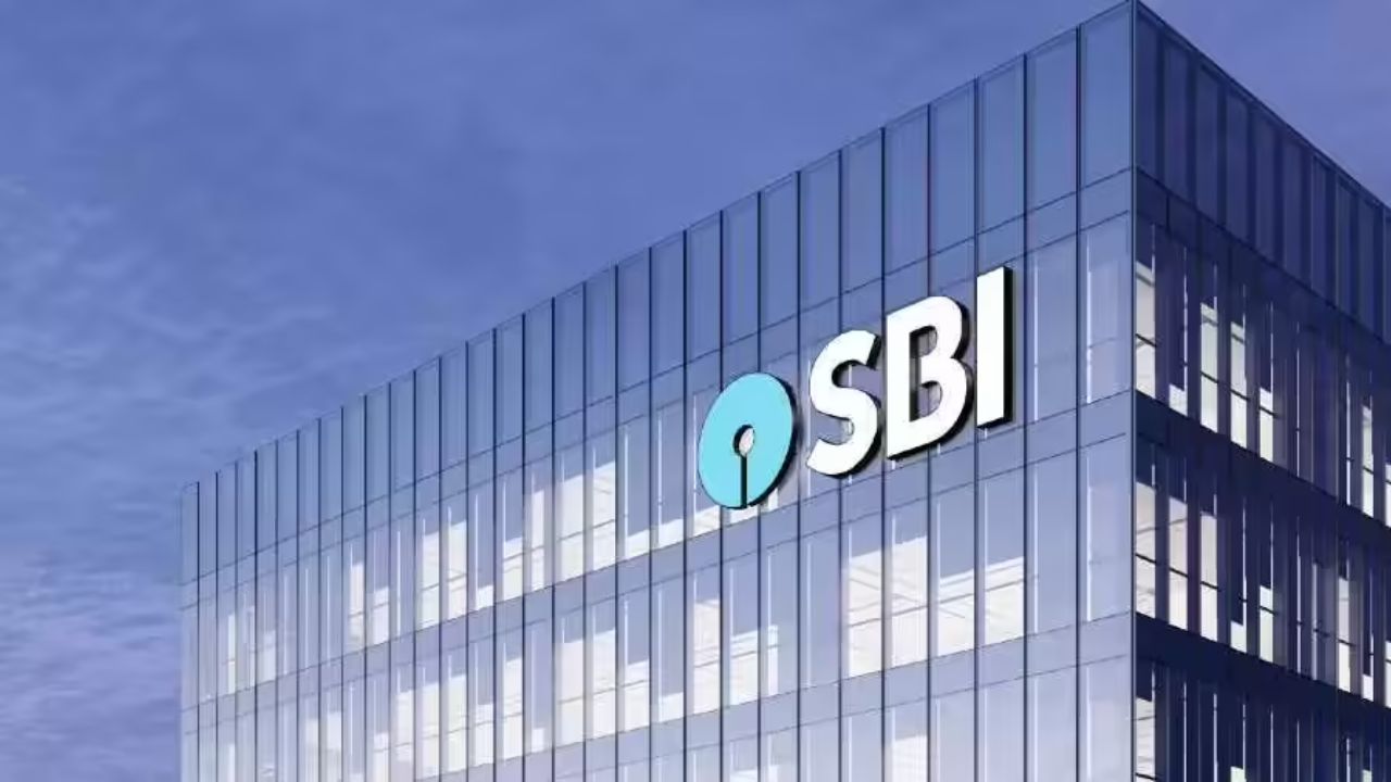 SBI Recruitment 2026: स्टेट बैंक में 7150 पदों पर बंपर भर्ती, आज से शुरू हुए आवेदन; ग्रेजुएट्स के लिए सुनहरा मौका