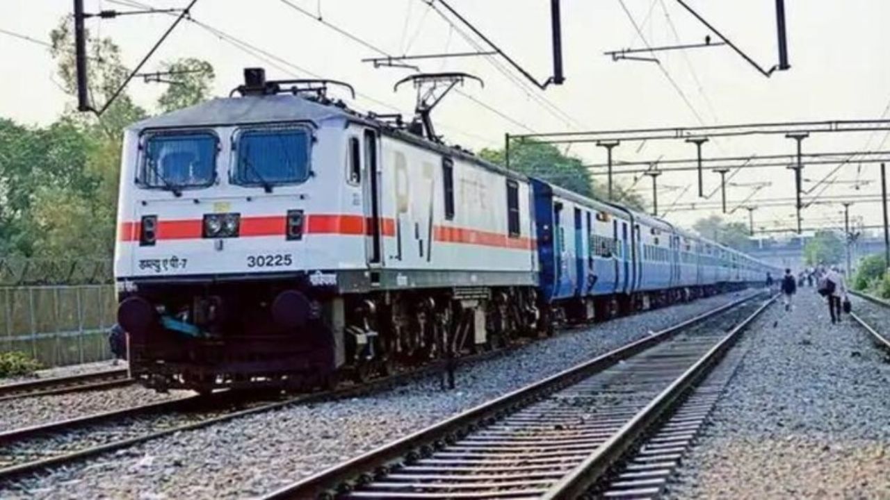 Railways Recruitment: रेलवे में 10वीं पास के लिए बंपर जॉब, फटाफट करें अप्लाई