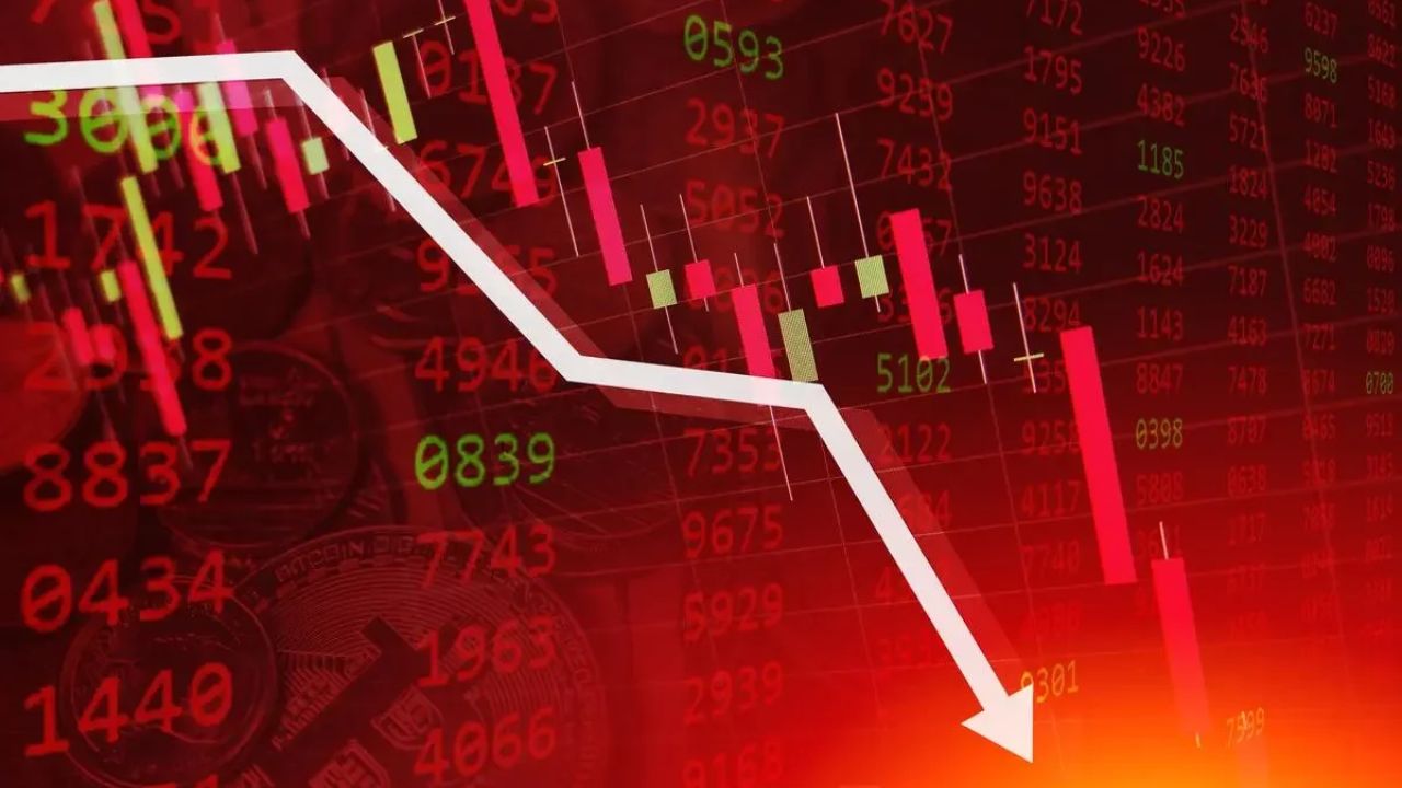 शेयर बाजार में हाहाकार: सेंसेक्स 600 अंक टूटा, निफ्टी 23,450 के नीचे फिसला; फार्मा-आईटी ने संभाला मोर्चा