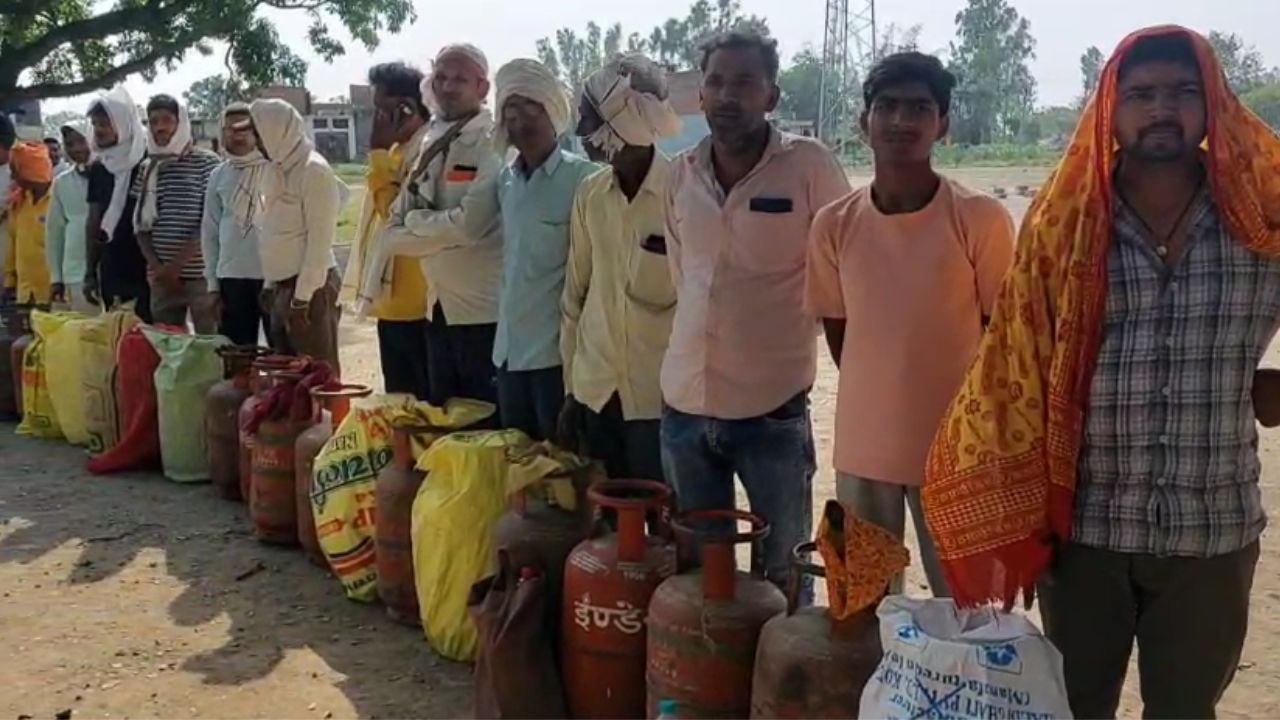 Sonbhadra News: गैस सिलेंडर के लिए लंबी कतारें, कई दिनों से चक्कर काटने का आरोप