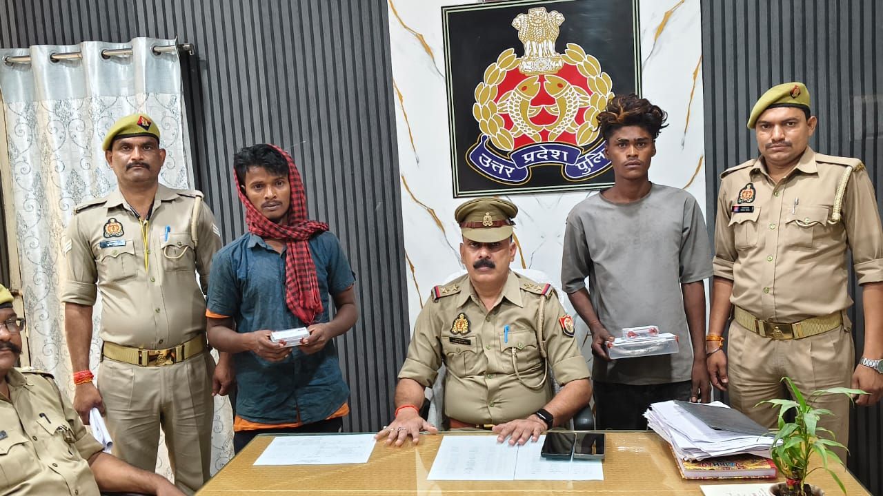 Sonbhadra News: अनपरा पुलिस ने दो शातिर चोरों को दबोचा… नकदी और मूर्तियां बरामद