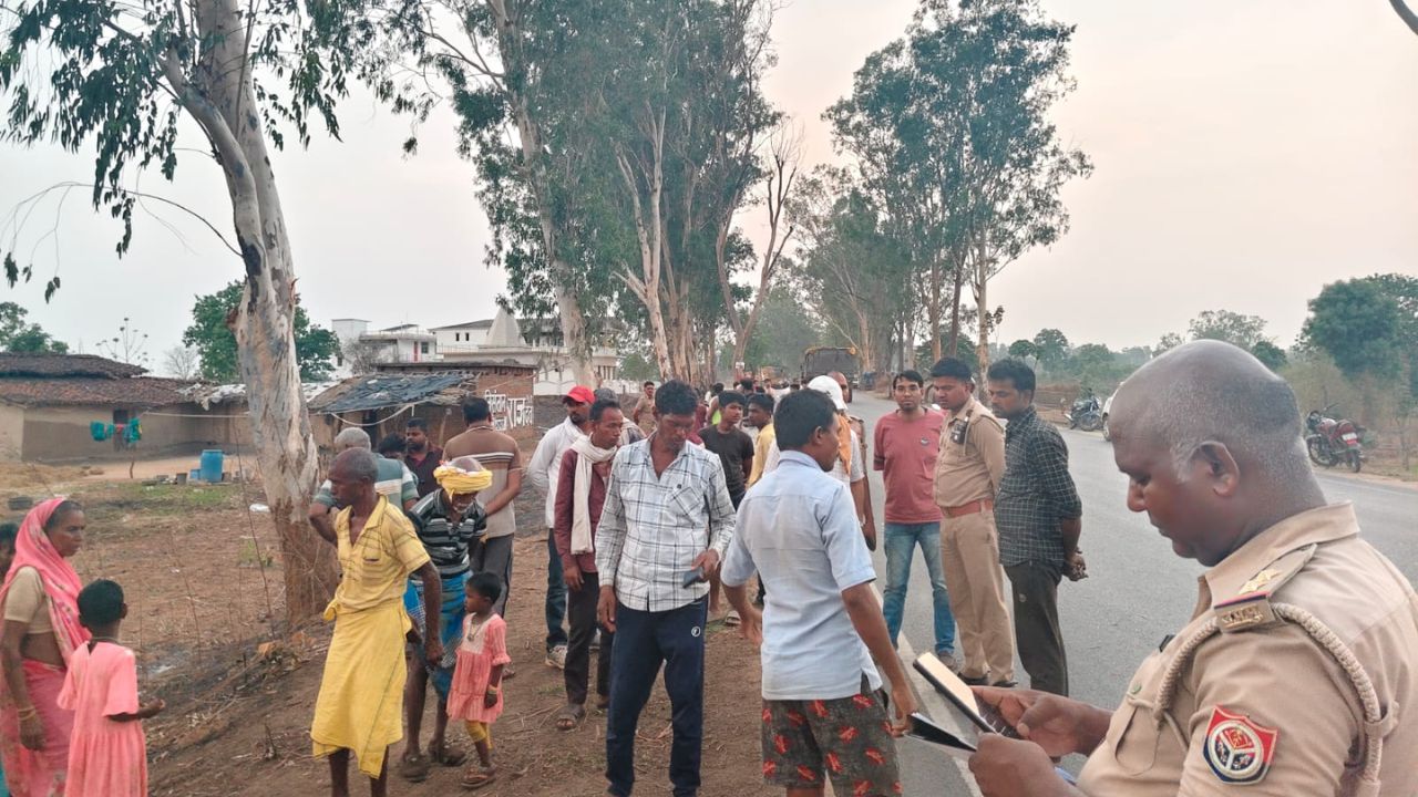 Sonbhadra News: सड़क पार कर रही वृद्ध महिला को पिकअप ने मारी टक्कर, मौत