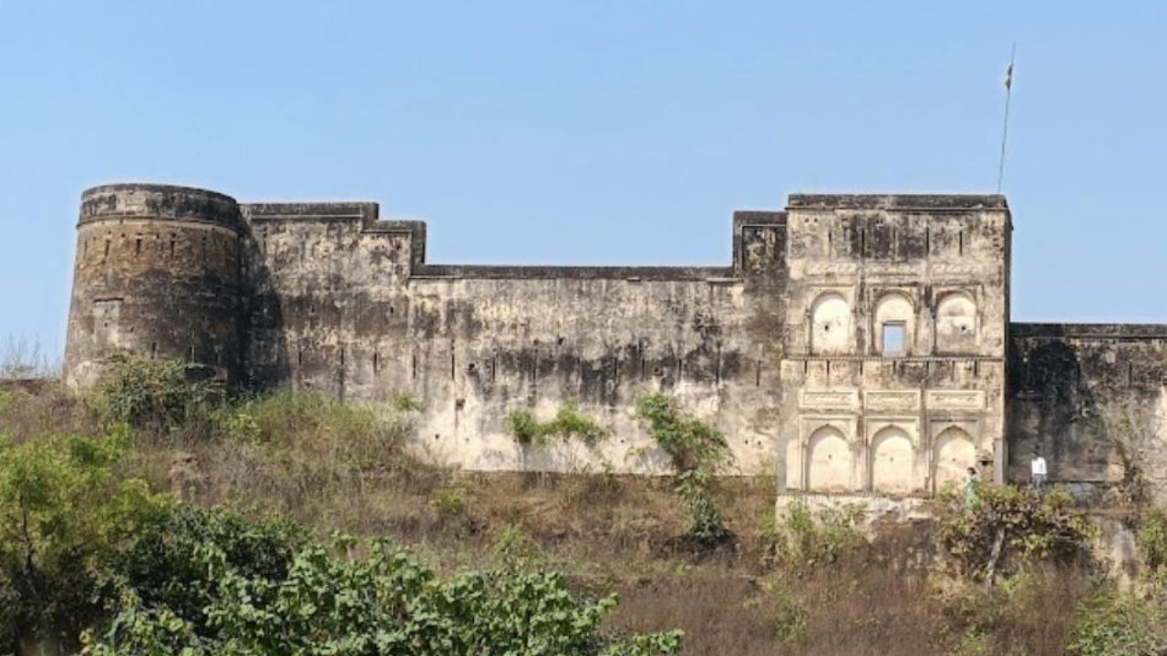 कहां छिपा है 4000 किलो सोना? सदियों बाद भी नहीं मिला खजाना, UP के इस किले का सच उड़ा देगा होश!