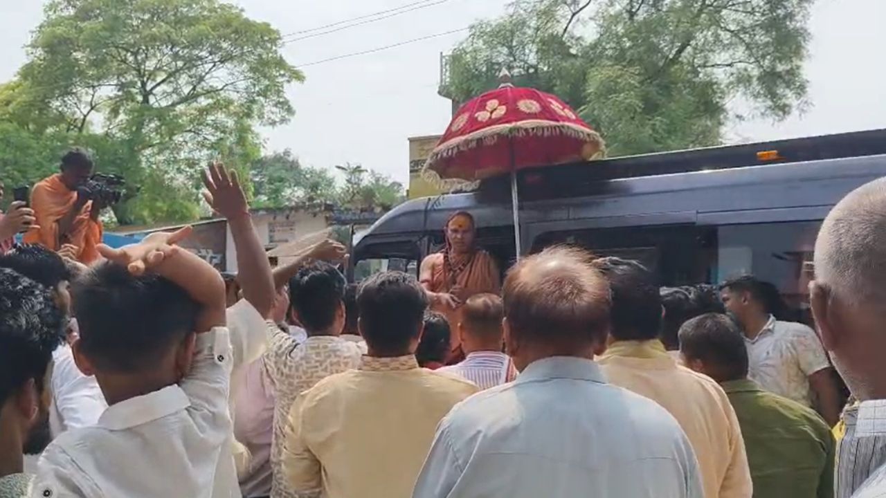 खजनी में स्वामी अविमुक्तेश्वरानंद ने दिया गौ-रक्षा का संकल्प