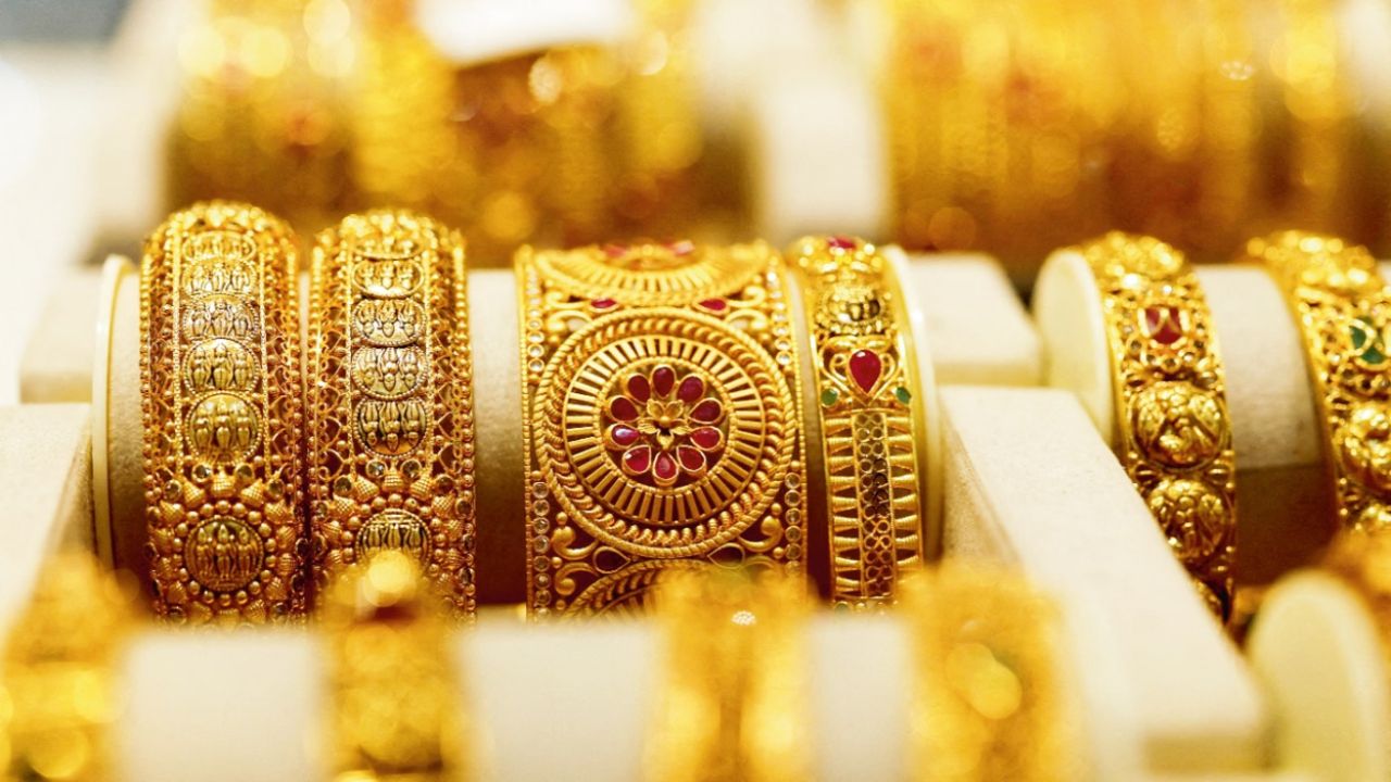 UP Gold Rate Today: लखनऊ से आगरा तक मची उथल-पुथल, शादियों के सीजन से पहले आसमान पर पहुंचे दाम