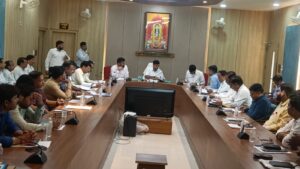 देरी बर्दाश्त नहीं! गोरखपुर में मंडलायुक्त ने अधिकारियों को दिया सख्त संदेश