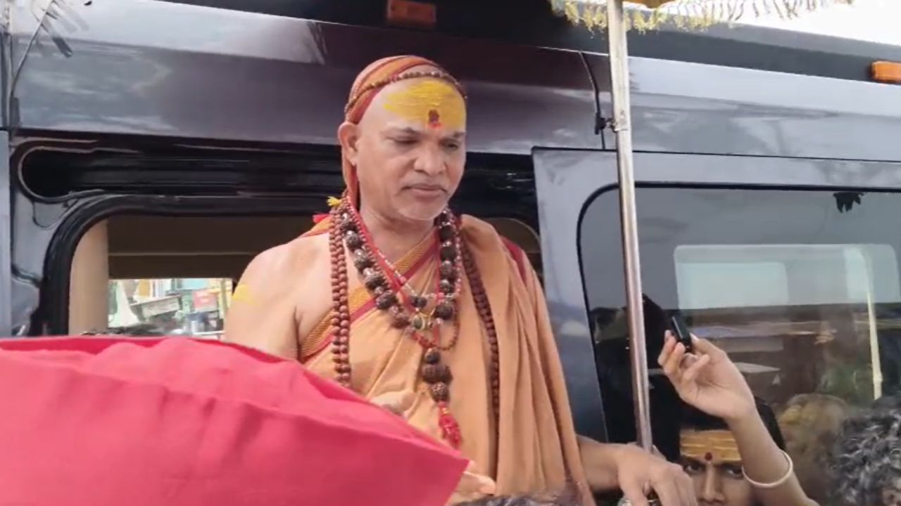 Deoria News: स्वामी अविमुक्तानंद ने गौ रक्षा के मुद्दे पर यूपी सरकार को घेरा