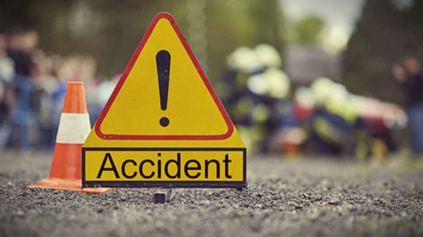 UP में दर्दनाक हादसा, 60 यात्रियों से भरी बस पलटने से हड़कंप, 25 भर्ती