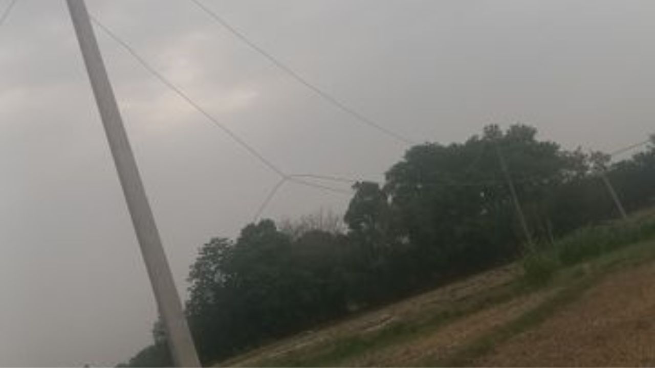 चंदा जुटाकर ग्रामीणों ने रोशन किया अपना गांव, विभाग को दिखाया आईना
