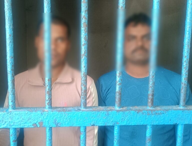 ओवरटेकिंग विवाद में मां-बेटे पर चाकू, लाठी और डंडों से हमला