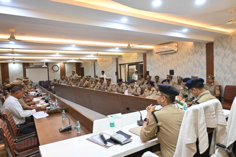 डीआईजी बोले-सोशल मीडिया पर रखें नजर और अफवाह फैलाने वालों तत्वों के खिलाफ कड़ी कार्रवाई करें