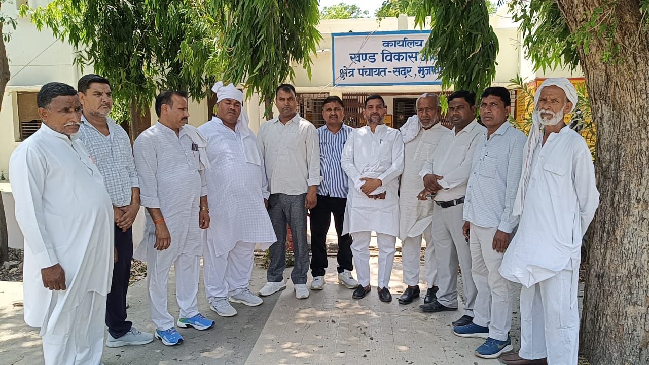 यूपी पंचायत चुनाव में देरी पर आक्रोश और बवाल, बोले- प्रशासक नहीं, प्रधान चलाएंगे गांव
