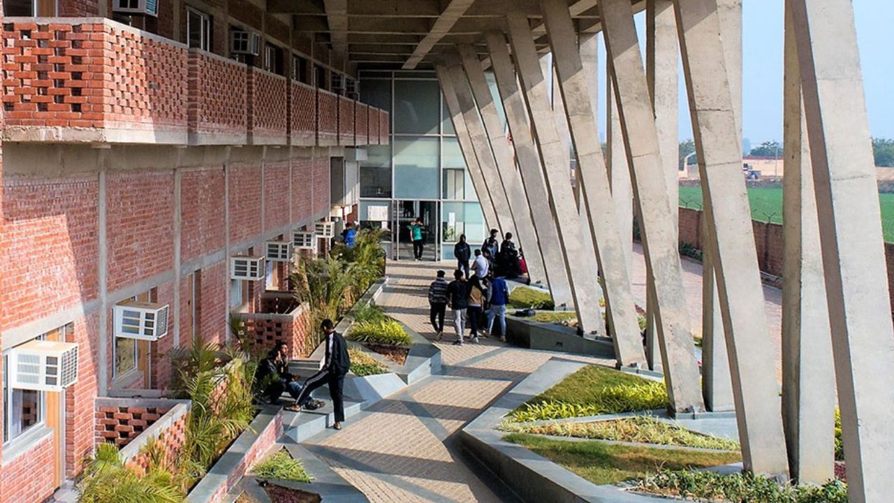 यूपी सरकार की 11 कमेटियों की रिपोर्ट से हिल सकता है पूरा सिस्टम, प्रदेश की सभी 52 निजी विश्वविद्यालयों की होगी जांच