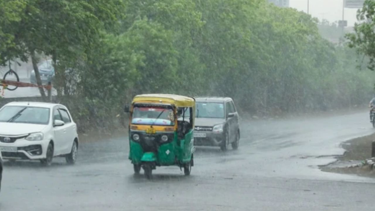 Weather Update: यूपी में बदला मौसम का मिजाज, आंधी-बारिश के अलर्ट के बीच उमस और गर्मी से लोग बेहाल