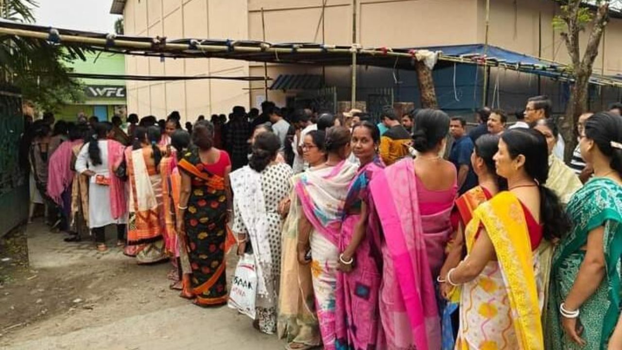 Bengal Assembly Elections 2026: EVM छेड़छाड़ के आरोपों के बाद 15 बूथों पर दोबारा मतदान, क्या बदलेगा चुनावी खेल?
