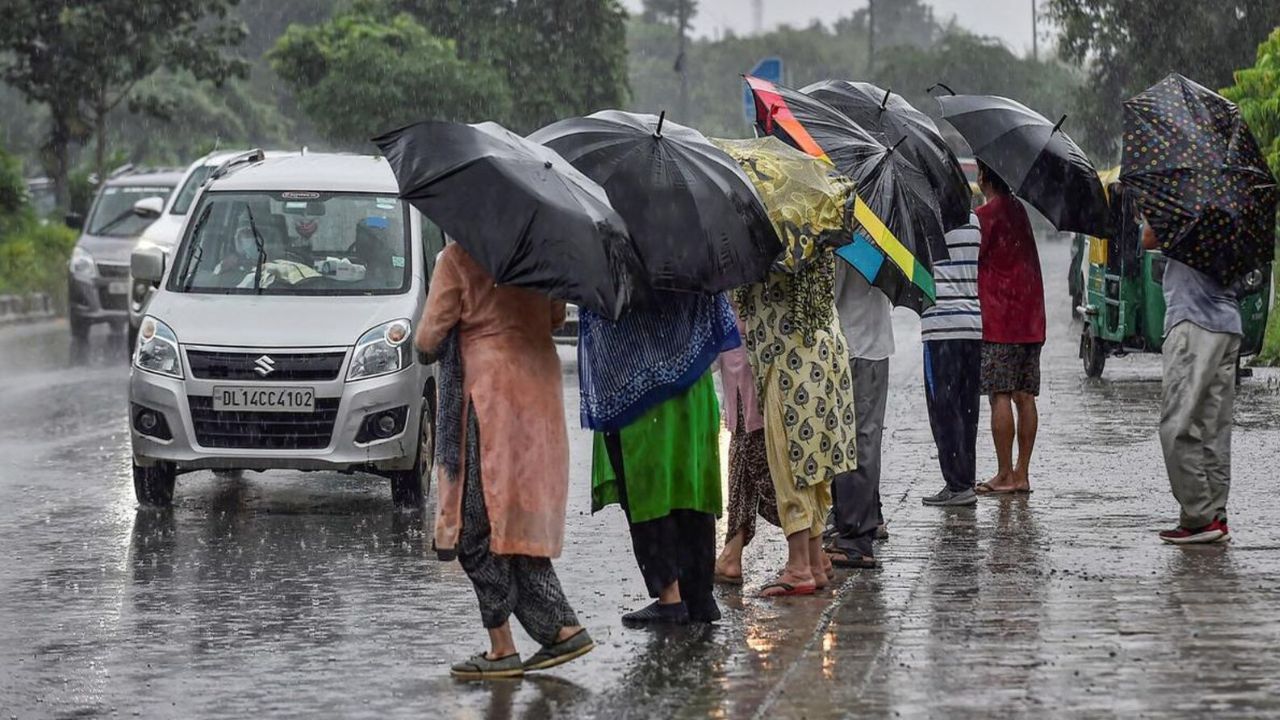 IMD Warning: दिल्ली से बिहार तक मौसम का कहर, तेज आंधी-बारिश से मच सकती है तबाही