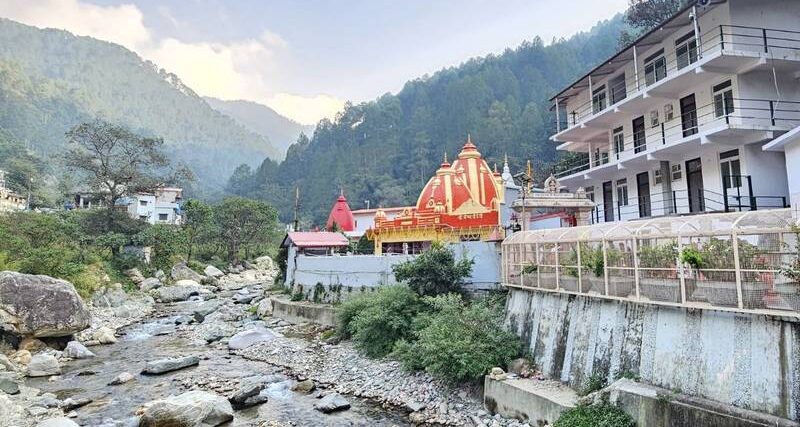 बाबा नीम करोली की वो अलौकिक घटनाएं, जिनकी गवाही आज भी देता है कैंची धाम; जानिए भक्तों की आस्था का बड़ा राज