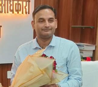 नए बीएसए के सामने शिक्षा माफियाओ से सीधी टक्कर, फर्जी शिक्षकों और बाबू राज पर चलेगा डंडा या फिर होगी खानापूर्ति?