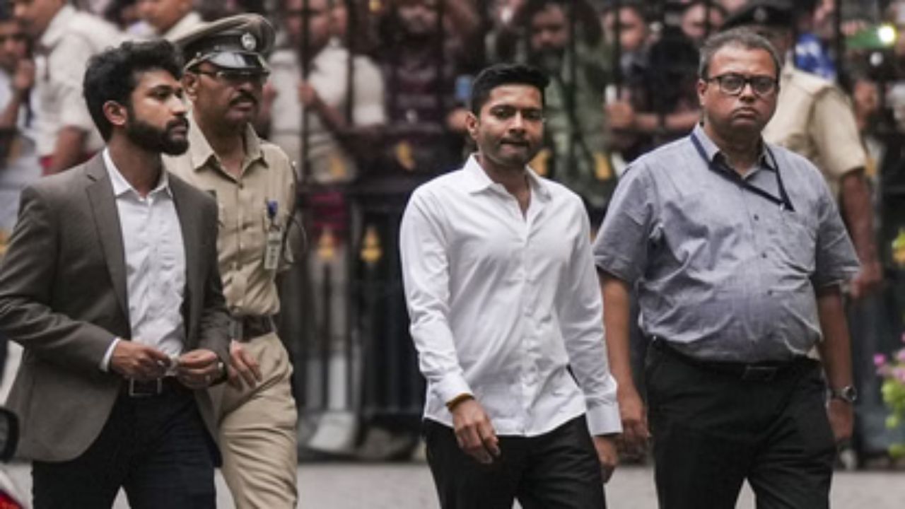 Abhishek Banerjee House Raid: अभिषेक बनर्जी के घर तड़के 3 बजे छापा, TMC ने लगाया ताला तोड़कर घुसने का आरोप