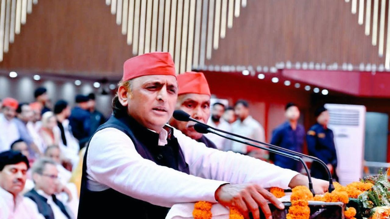 UP Politics: ‘मुंह में स्वदेशी, मन में विदेशी’ अखिलेश ने मेक इन इंडिया पर कसा तंज, वन नेशन-वन इलेक्शन को बताया फेल