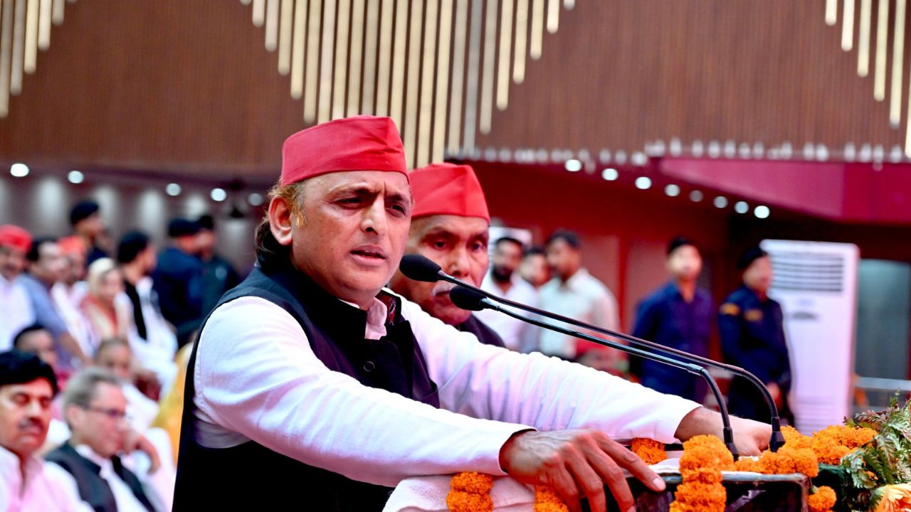 2027 विधानसभा चुनाव से पहले सपा का बड़ा दांव, अखिलेश यादव ने व्यापारियों के बीच बढ़ाई हलचल