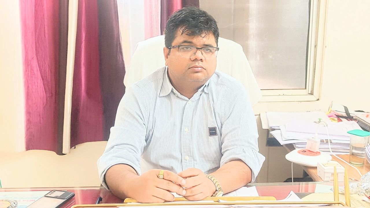 विवादों से पुराना नाता! पहले भी कई मामले में फंस चुके हैं डिप्टी कलेक्टर Arvind Mahaur, अब दर्ज हुआ मुकदमा