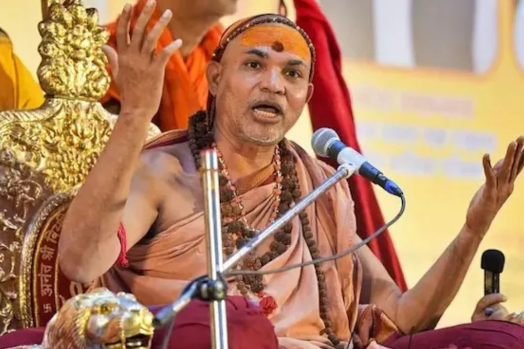 शंकराचार्य का यूपी सरकार को अल्टीमेटम, बोले- गोमाता के सम्मान पर समझौता नहीं