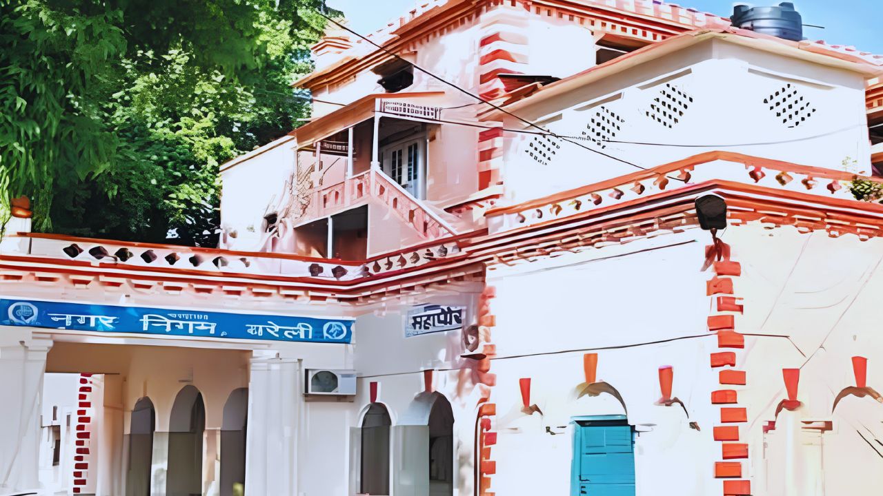 बरेली नगर निगम में हाउस टैक्स पर घमासान, महिला ने लगाया रिश्वत का आरोप तो आरआई ने दिखाई वीडियो!