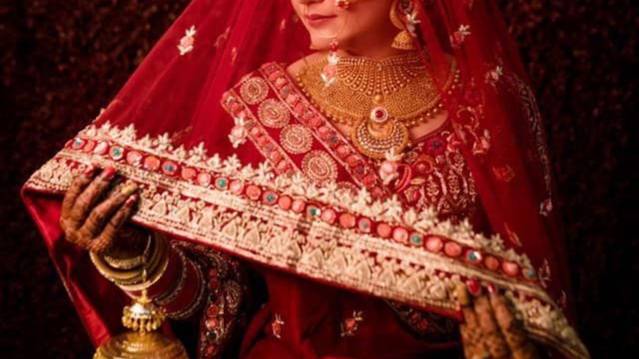 फर्जी आधार कार्ड से शादी, जमीन हड़पने और झूठी FIR का आरोप; आगरा में महिला पर केस दर्ज
