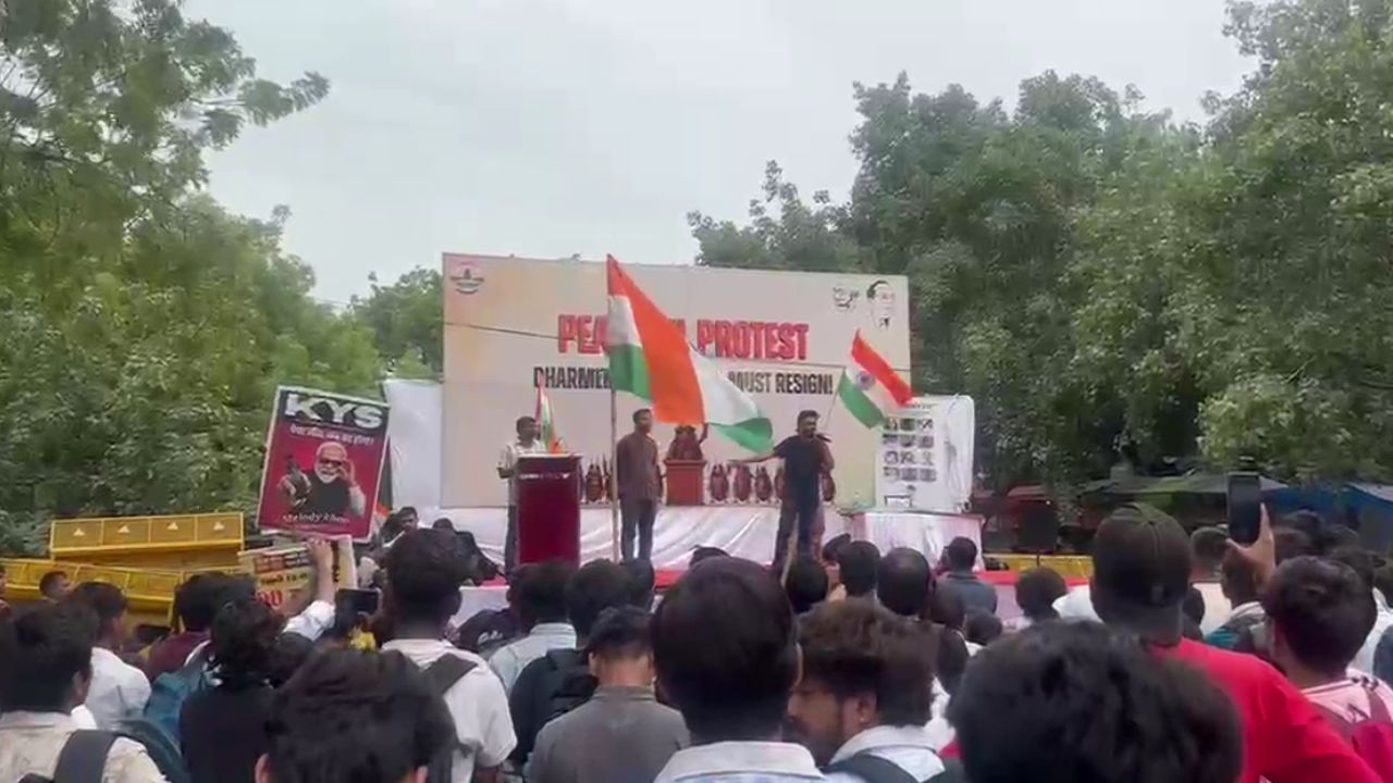 दिल्ली में आर-पार की जंग: CJP समर्थकों के अनोखे प्रदर्शन से हिली दिल्ली, मंच से बच्चे की हुंकार ने सरकार को डाला सोच में!