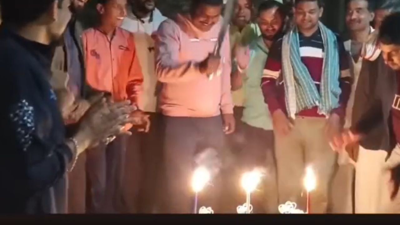 Chandauli News: केक काटने के लिए निकली तलवार, वीडियो वायरल होते ही पुलिस हुई एक्टिव