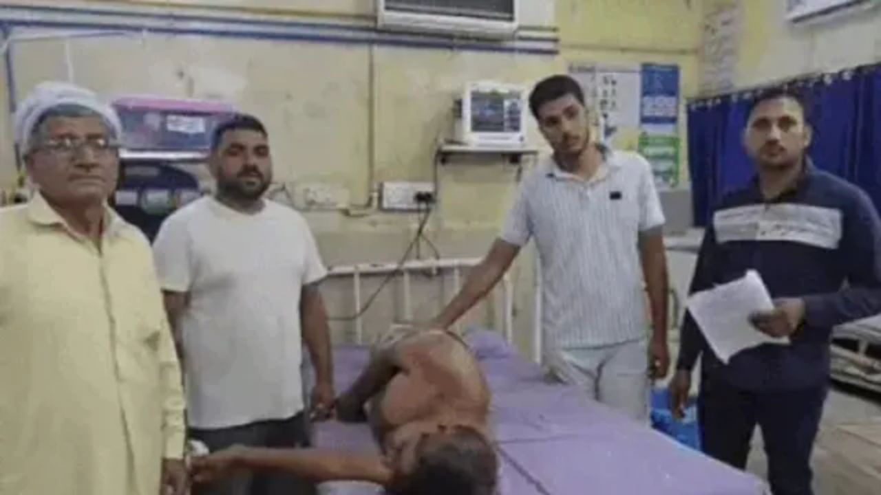 सोनीपत में बाइक अड़ाकर रोका रास्ता, ‘पहचान लो’ कहने पर भी बरसते रहे डंडे; अस्पताल में जिंदगी की जंग लड़ रहा बुजुर्ग