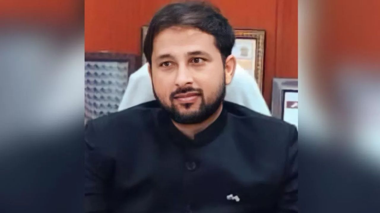 महराजगंज के डीएम की अफसरों को कड़ी चेतावनी, CM डैशबोर्ड की रैंकिंग में गिरावट पर अल्टीमेटम