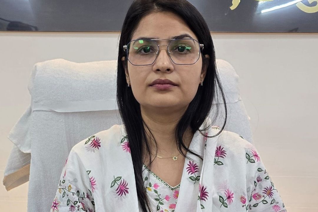 डीएम साहिबा हम आपको भी नहीं छोड़ेंगे! हापुड़ की कलेक्टर मैडम का फोटो…पढ़ें क्राइम का नया मामला