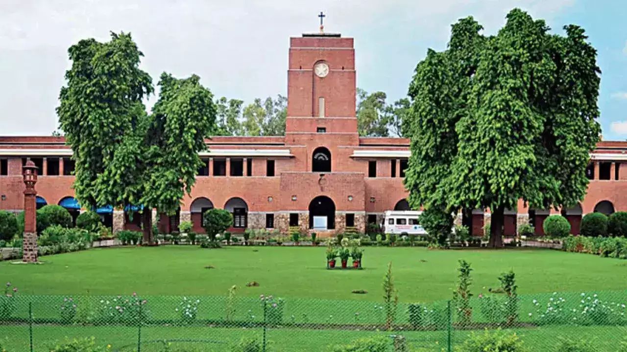 Delhi University में नौकरी का मौका, 3 साल के कॉन्ट्रैक्ट पर भर्ती शुरू; जानें सैलरी और पूरी आवेदन प्रक्रिया