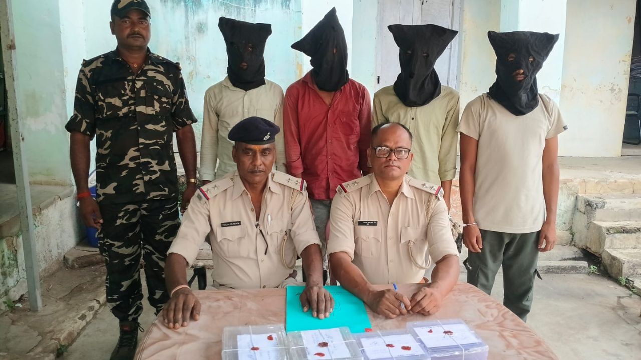 Deoghar Cyber Crime: पुलिस की ताबड़तोड़ छापेमारी, आधी रात देवघर में खुली ऐसी खौफनाक फाइल… दहल उठा गांव