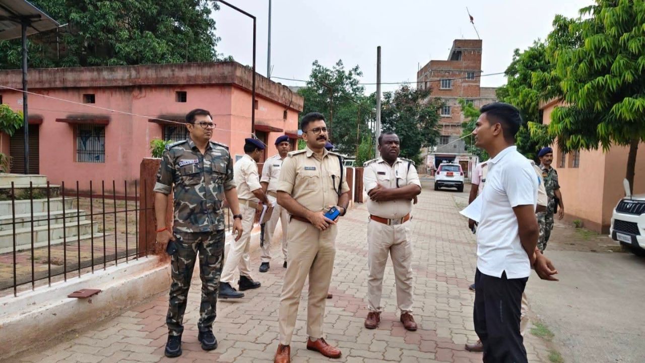 इस बार प्रशासन एक नई अवधारणा पर काम कर रहा है, जिसे विशेषज्ञ “कल्चरल मोशन मैपिंग सिस्टम” कह रहे हैं। इसके तहत कांवरिया पथ पर लगाए गए सांस्कृतिक मंचों की लोकेशन को भीड़ के मूवमेंट डेटा के साथ जोड़ा जा रहा है, ताकि यह पता लगाया जा सके कि किन क्षेत्रों में श्रद्धालुओं की थकान और भीड़ ज्यादा है।