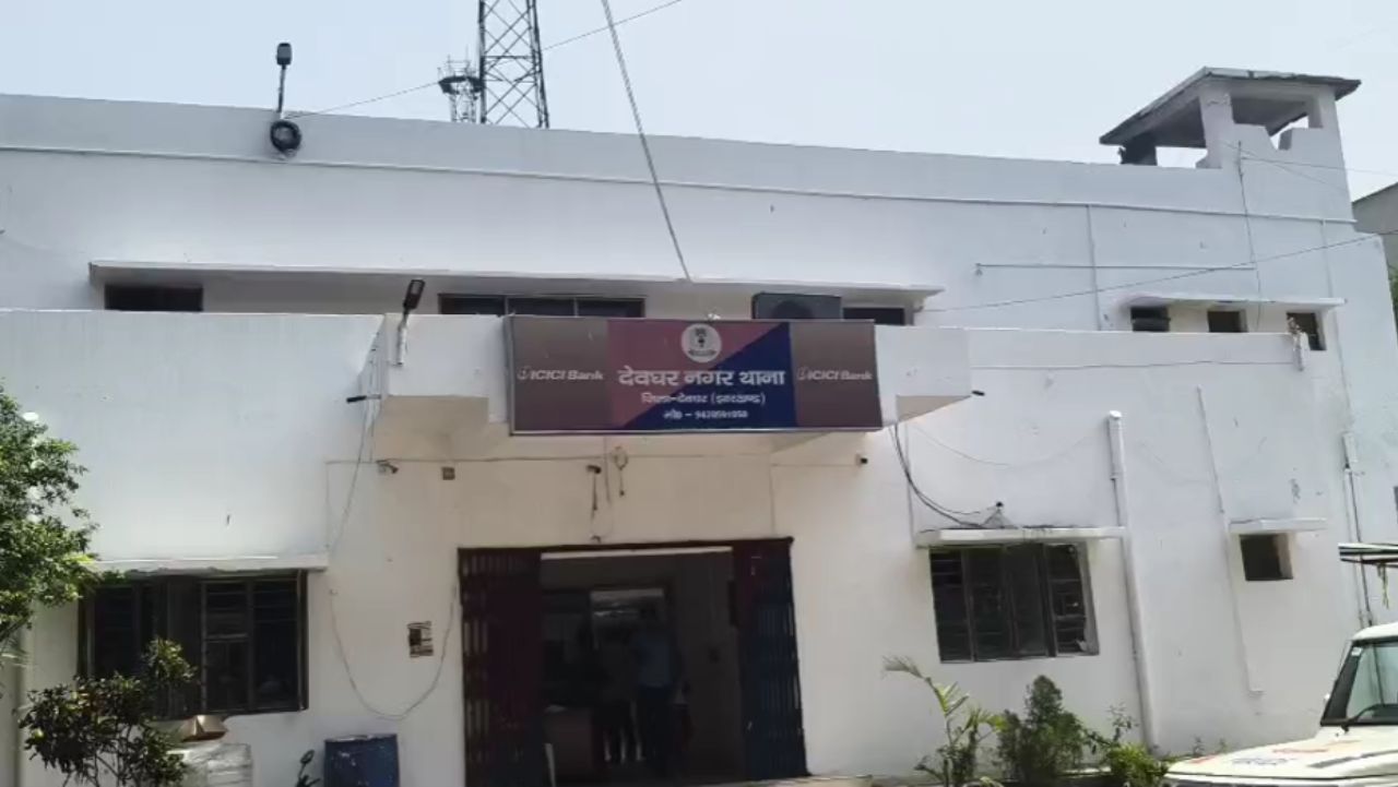 विशेष रूप से ऑनलाइन बुकिंग, डिजिटल भुगतान और फर्जी हेल्पलाइन के माध्यम से ठगी की आशंका बढ़ जाती है। वहीं भीड़भाड़ वाले आयोजनों में नशा तस्करी के प्रयास भी बढ़ सकते हैं।पुलिस की कार्रवाई निश्चित रूप से महत्वपूर्ण है, लेकिन विशेषज्ञ मानते हैं कि अपराध पर स्थायी नियंत्रण के लिए केवल गिरफ्तारी पर्याप्त नहीं है। जागरूकता अभियान, डिजिटल सुरक्षा प्रशिक्षण, वित्तीय निगरानी और संगठित अपराध नेटवर्क की गहन जांच भी आवश्यक है।