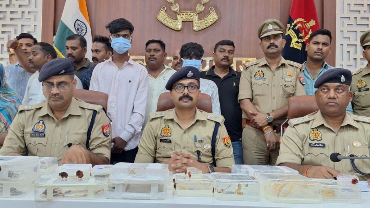 मां-बेटे चला रहे थे चोरी का नेटवर्क, देवरिया के कई थाना क्षेत्रों में वारदात करने वाला गिरोह गिरफ्तार
