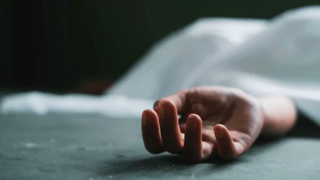 एक माह पहले आई थी डोली, अब उठी अर्थी: देवरिया के डुमवलिया में नवविवाहिता की मौत से मची चीख पुकार