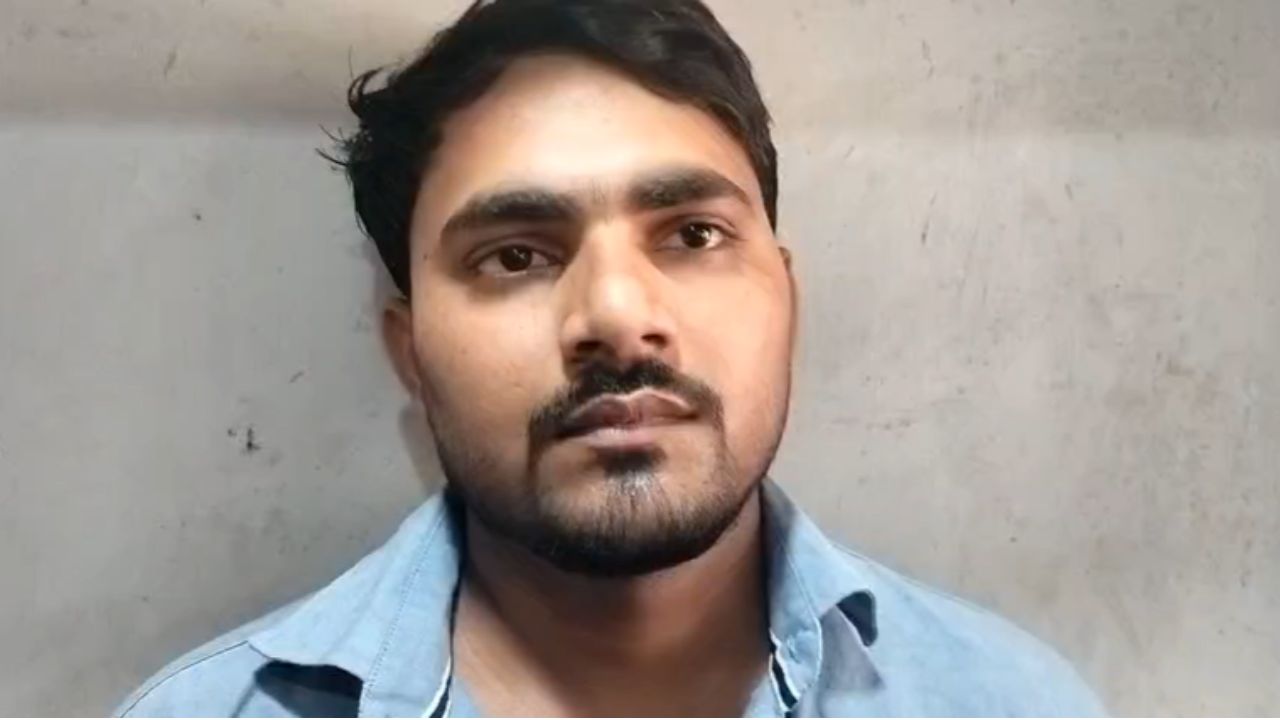 खागा में वीडियो बनाने पर पुलिस ने युवक को पीटा: ओवरलोड ट्रक निकलवाते समय बैरिकेडिंग तोड़ी, चालक पर चलाई लाठी